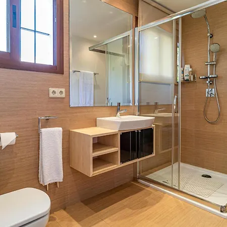Apartment 3 Bedroom Awesome In