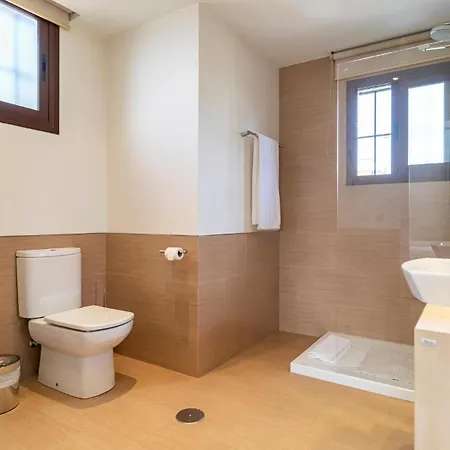 3 Bedroom Awesome In Apartment