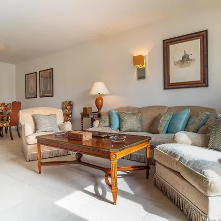 3 Bedroom Awesome In Apartment