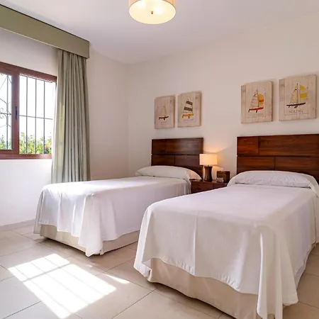Apartment 3 Bedroom Awesome In *