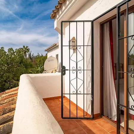 Apartment 3 Bedroom Awesome In